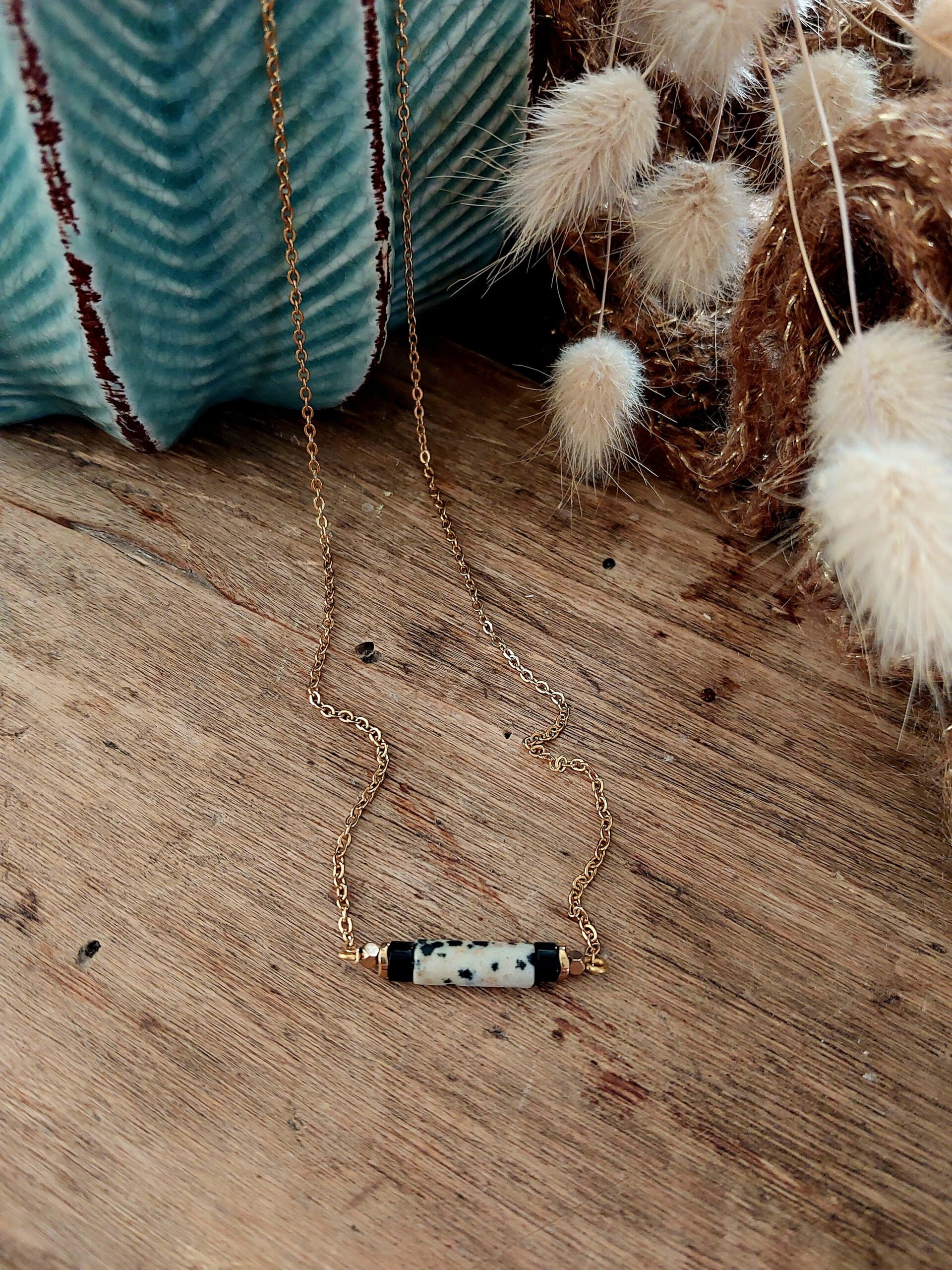 collier-sables-dorés